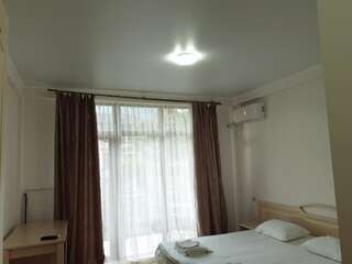 Гостевой дом Guest House Ontario Гагра Улучшенный двухместный номер с 2 отдельными кроватями-4